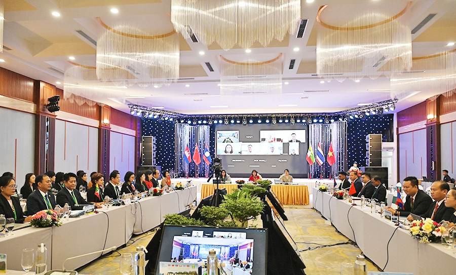 Toàn cảnh Phiên họp.