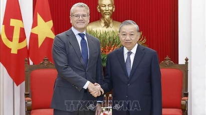 Denmark's A.P. Moller - Maersk group wants to invest in modern, green container ports in Vietnam
