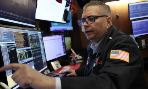 Chứng khoán Mỹ giảm mạnh trước thềm báo cáo việc làm, giá dầu giảm nhẹ sau tin Nga