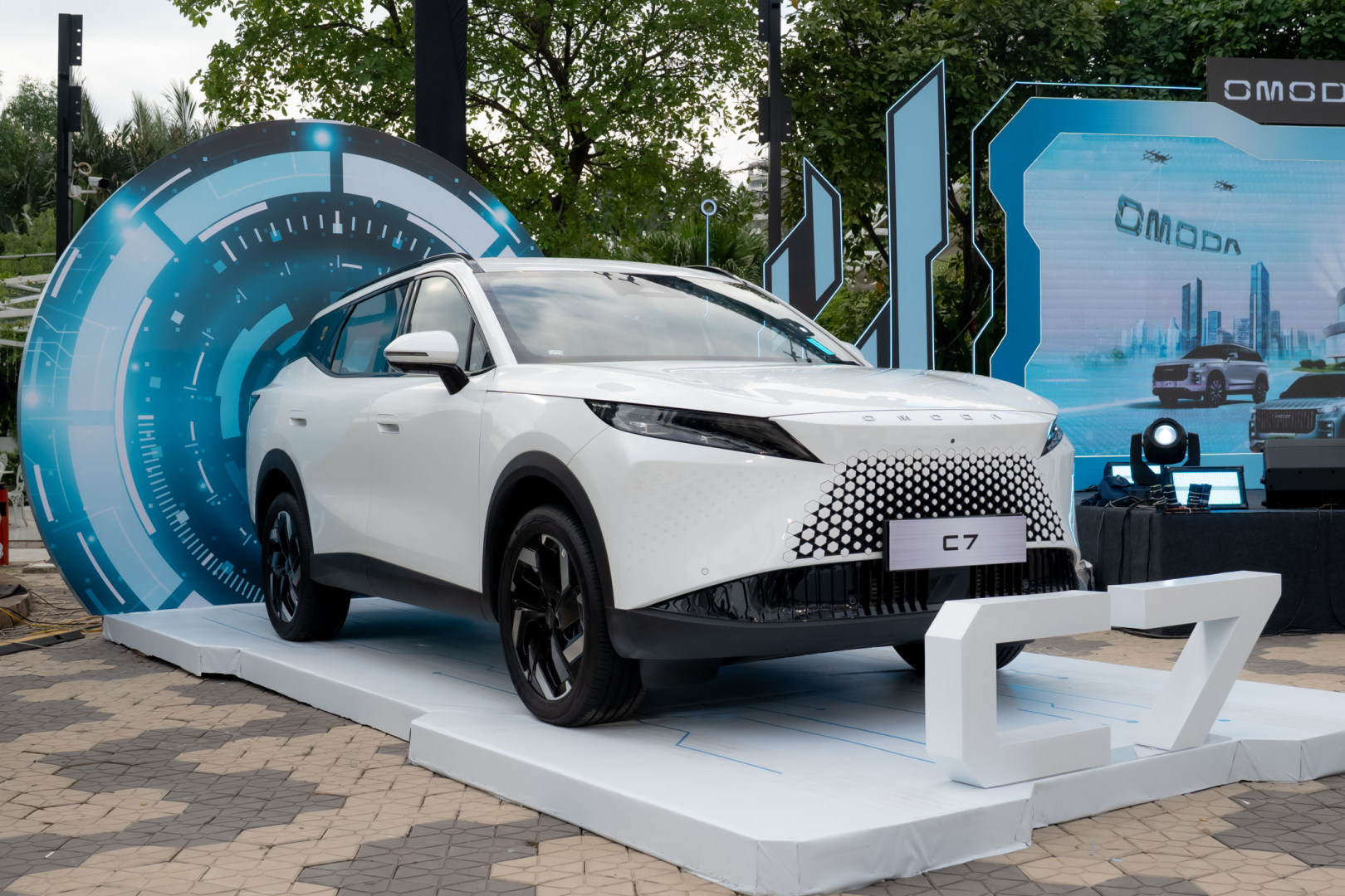 Omoda C7