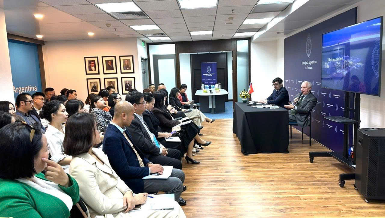 Hội thảo “Cơ hội đầu tư tại Argentina: Cơ chế khuyến khích đầu tư lớn (RIGI) và các lĩnh vực chiến lược” tổ chức vào ngày 17/11.