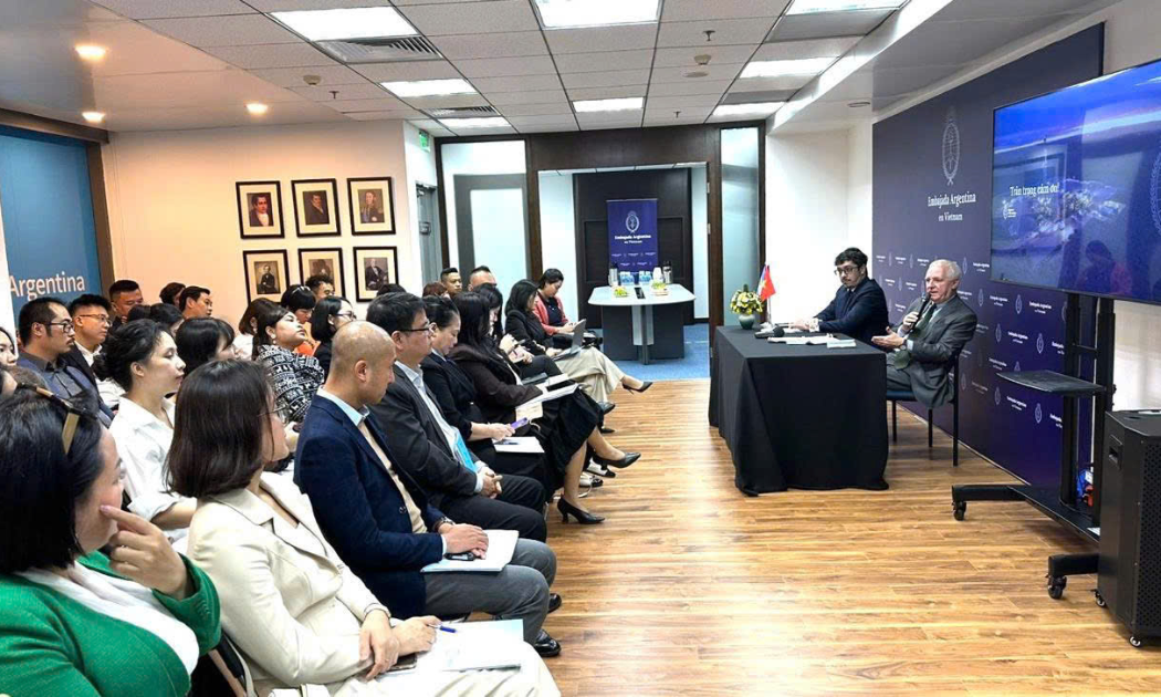 Hội thảo “Cơ hội đầu tư tại Argentina: Cơ chế khuyến khích đầu tư lớn (RIGI) và các lĩnh vực chiến lược” tổ chức vào ngày 17/11.