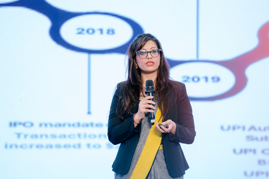 Bà Sonal Asnani - Giám đốc thị trường khu vực Châu Á - Thái Bình Dương, Công ty NPCI International (Ấn Độ) chia sẻ “Kinh nghiệm triển khai hình thức thanh toán QR Code tại Ấn Độ”.