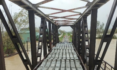 Mưa lớn gây sự cố tại cầu Luật Lễ, đường sắt phải tạm ngừng nhiều đoàn tàu