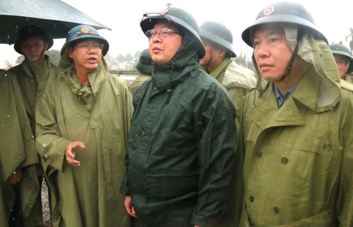 Phó Thủ tướng Hồ Quốc Dũng thị sát tại xã Diên Điền, tỉnh Khánh Hoà.