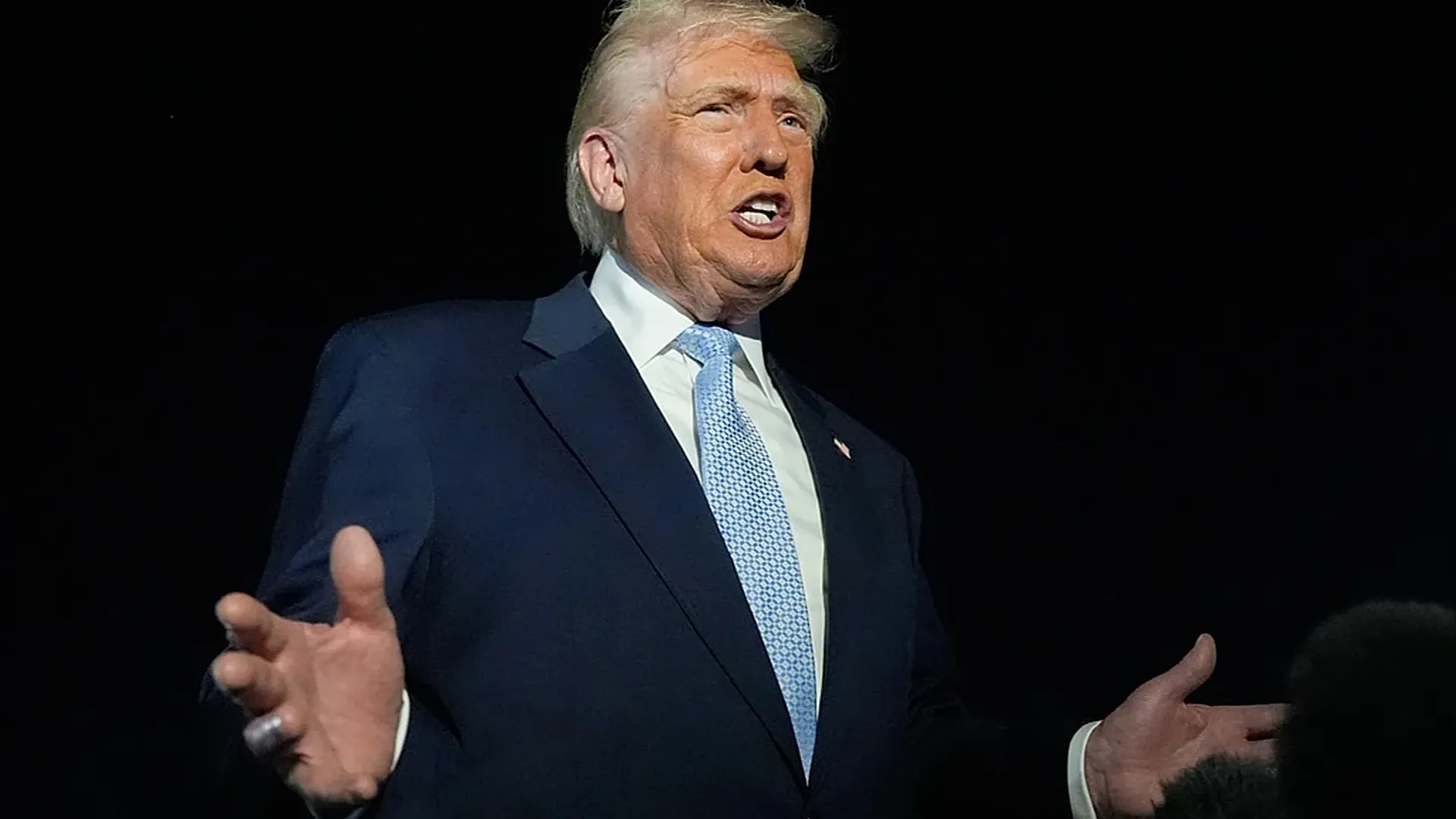 Tổng thống Trump để ngỏ khả năng trừng phạt các nước giao thương với Nga