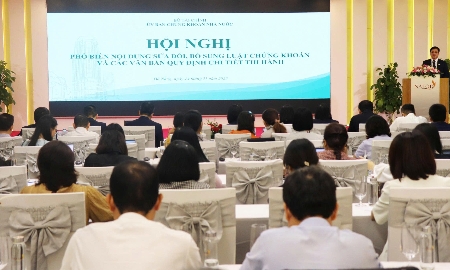 Toàn cảnh hội nghị.