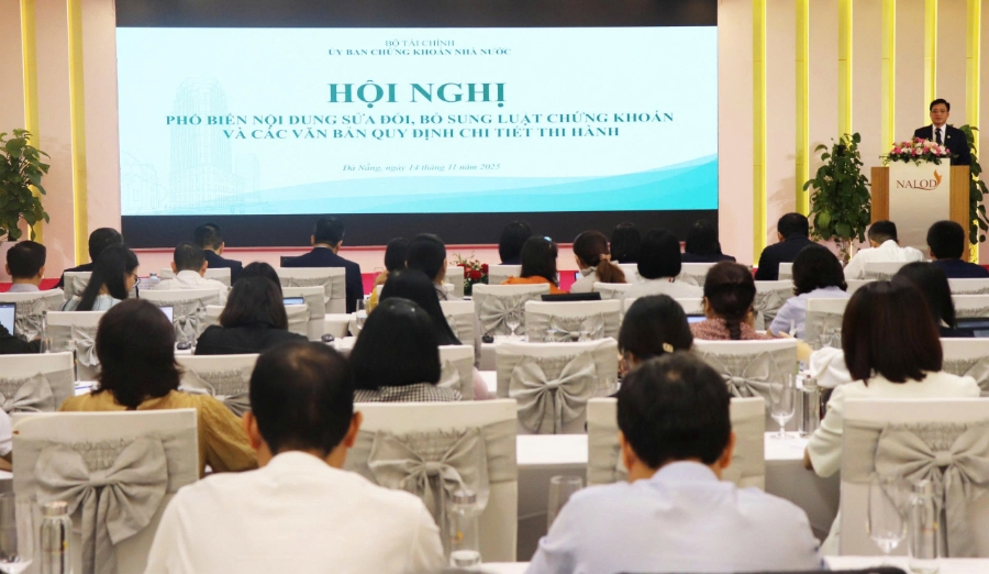 Toàn cảnh hội nghị. 