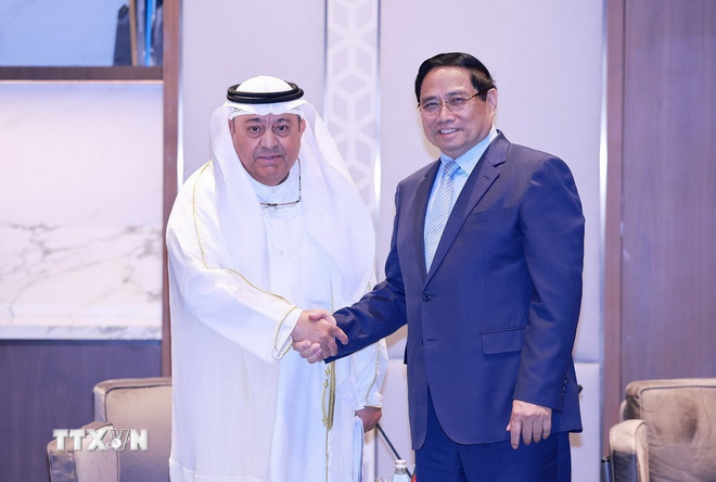 Thủ tướng Phạm Minh Chính tiếp ông Tariq Suleiman Al-Roumi, Bộ trưởng Dầu mỏ Kuwait. Ảnh: TTXVN.