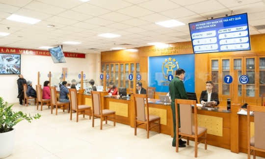 Từ nay đến ngày 30/11, người dân và doanh nghiệp có thể nộp hồ sơ tại các chi nhánh hoặc điểm dịch vụ của Trung tâm Phục vụ hành chính công Hà Nội. Ảnh minh họa