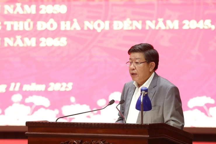 Phó Chủ tịch UBND TP.Hà Nội Dương Đức Tuấn trình bày một số thông tin liên quan đến quy hoạch Thủ đô. Ảnh: hanoi.gov.vn.