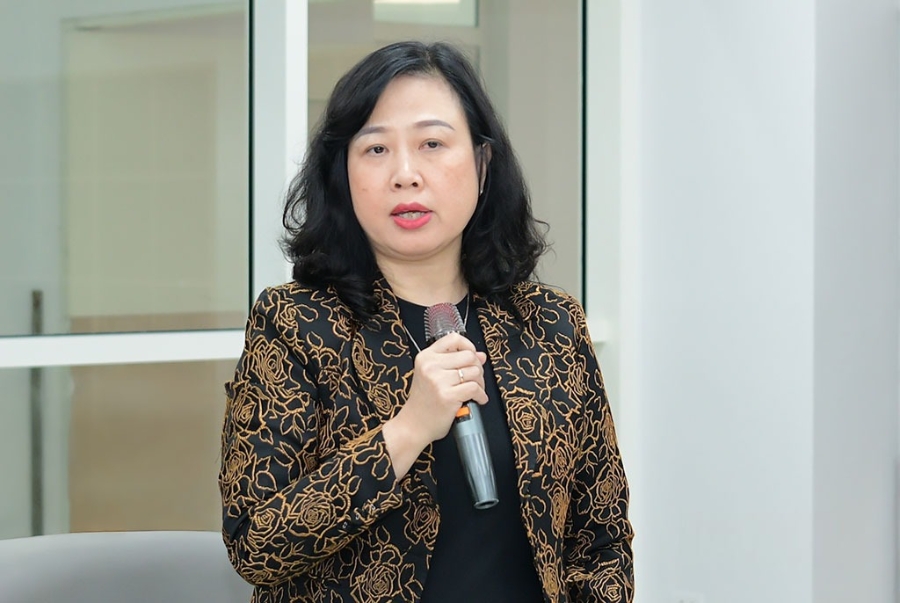 Bộ trưởng Bộ Y tế Đào Hồng Lan báo cáo tiến độ triển khai 2 dự án. Ảnh: Nguyễn Giang