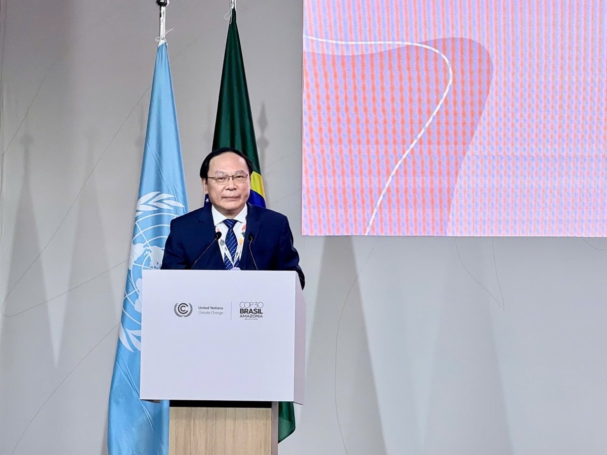 Thứ trưởng Bộ Nông nghiệp và Môi trường Lê Công Thành - Trưởng đoàn Việt Nam tại Hội nghị lần thứ 30 các Bên tham gia Công ước khung của Liên hợp quốc về biến đổi khí hậu (COP30) phát biểu trong Phiên cấp cao tại Hội nghị. Ảnh: Chu Hương