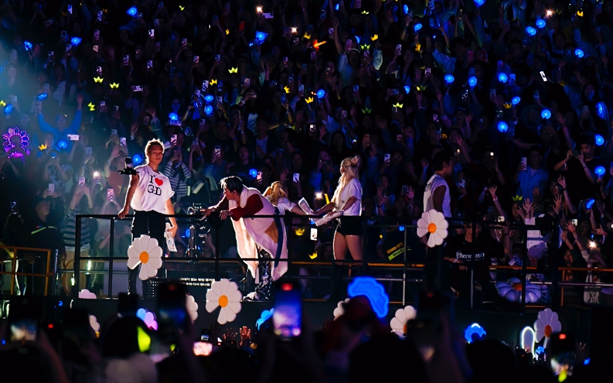 Với 100.000 khán giả trong hai đêm diễn tại Ocean City, Hà Nội trở thành điểm dừng có lượng người tham dự đông thứ hai trong toàn bộ world tour 2025 củaG-Dragon.