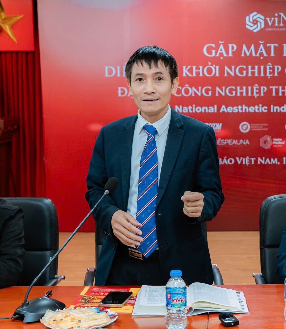 TS Đinh Việt Hòa: 