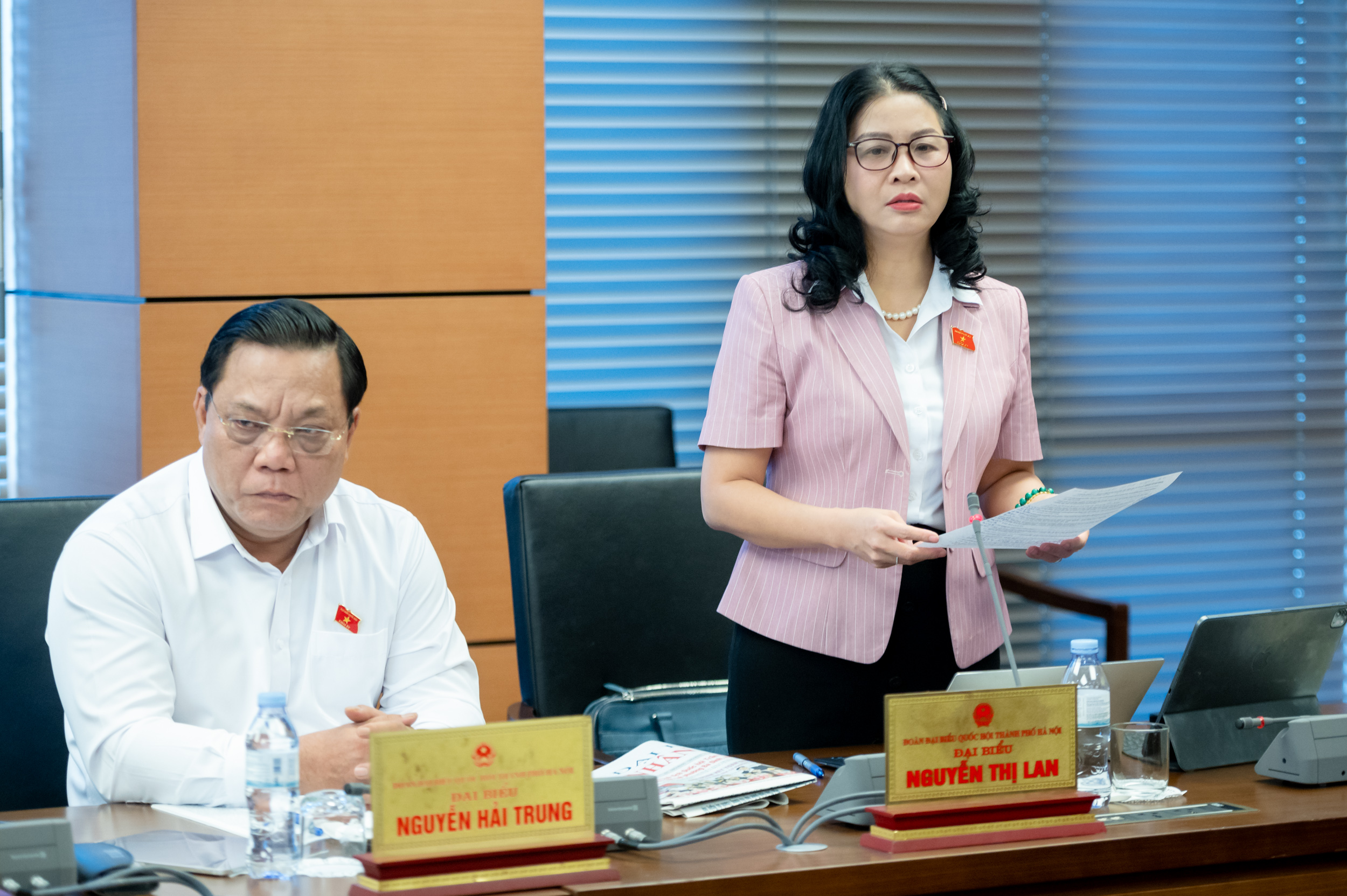 Đại biểu Nguyễn Thị Lan, Đoàn đại biểu Quốc hội thành phố Hà Nội, phát biểu tại tổ. Ảnh: Media Quốc hội.