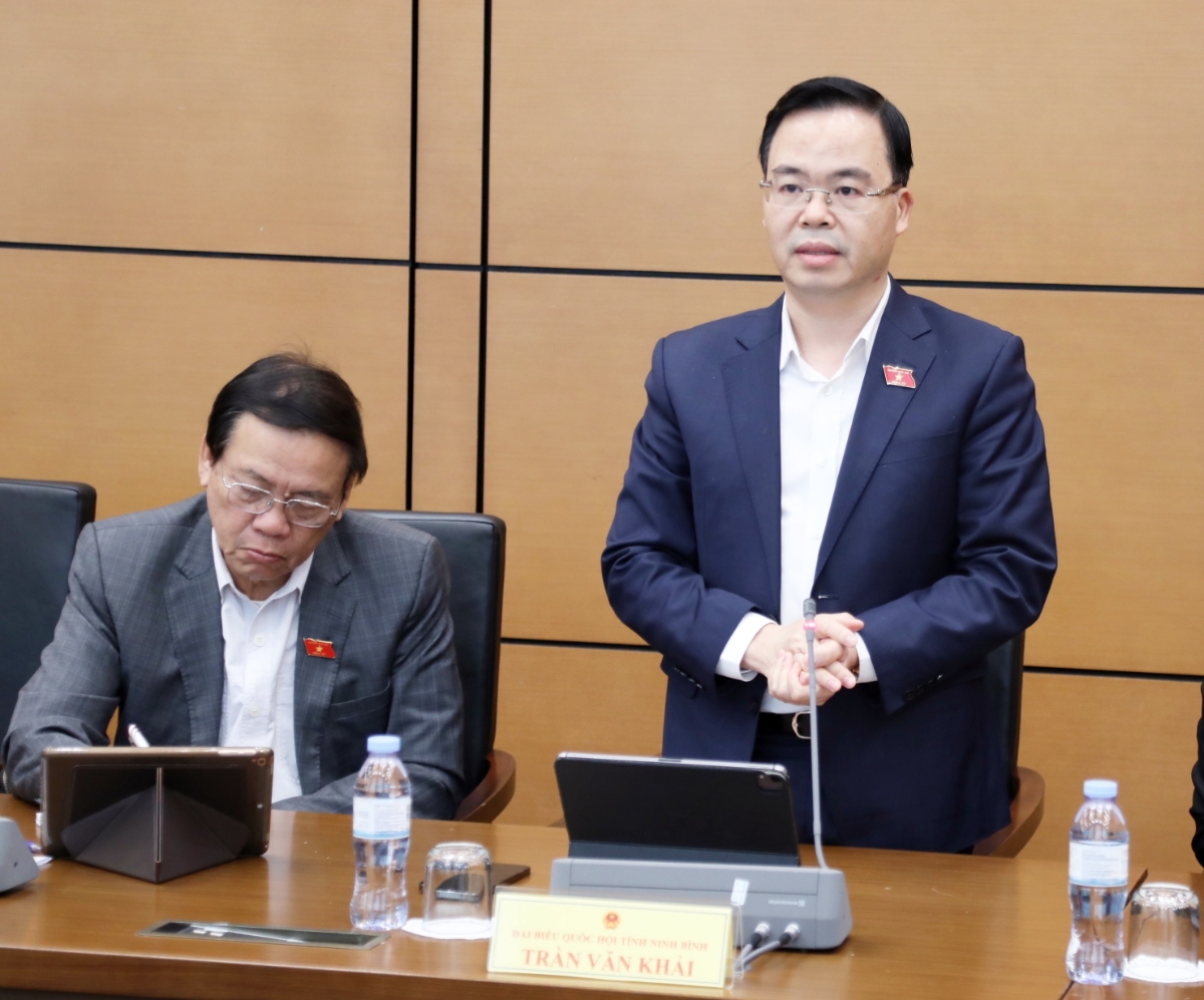 Đại biểu Trần Văn Khải, đoàn ĐBQH Ninh Bình phát biểu tại tổ. Ảnh: Media Quốc hội.