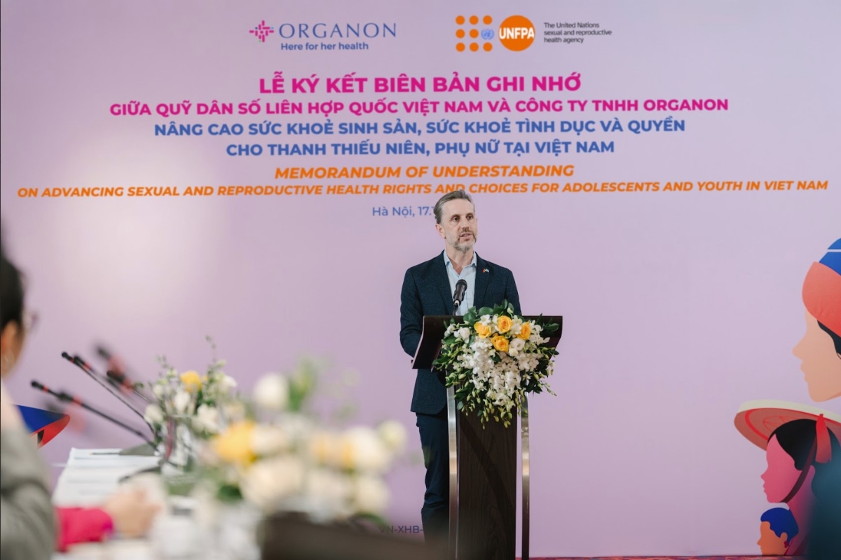 Đại diện UNFPA Việt Nam phát biểu về tầm quan trọng của&nbsp;viênviệc&nbsp;nâng cao sức khỏe sinh sản tại buổi lễ.