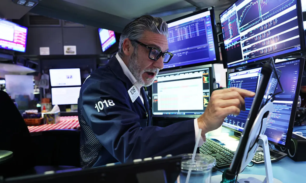 Chứng khoán Mỹ tiếp tục lao dốc vì cổ phiếu AI, giá dầu tăng hơn 1%