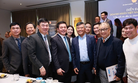Bộ trưởng đã đề nghị cộng đồng doanh nhân kiều bào tại Australia chủ động liên kết với doanh nghiệp trong nước, thúc đẩy chuyển giao công nghệ.