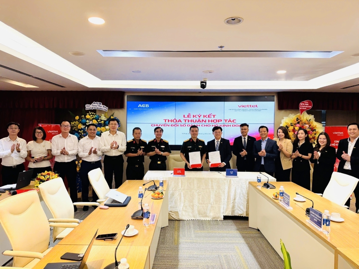 Lễ ký kết thỏa thuận hợp tác giữa ACB và Viettel.