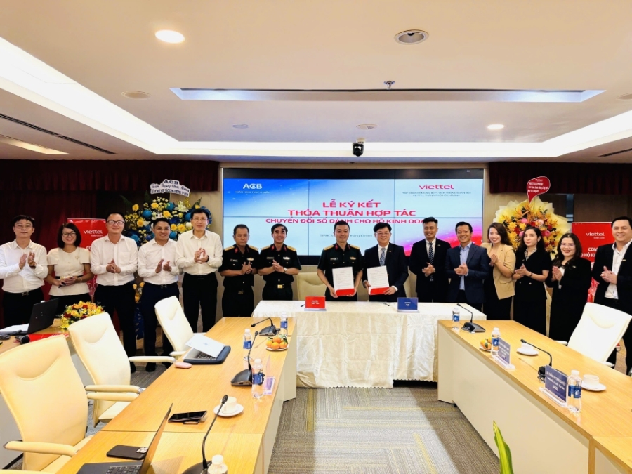 Lễ ký kết thỏa thuận hợp tác giữa ACB và Viettel.