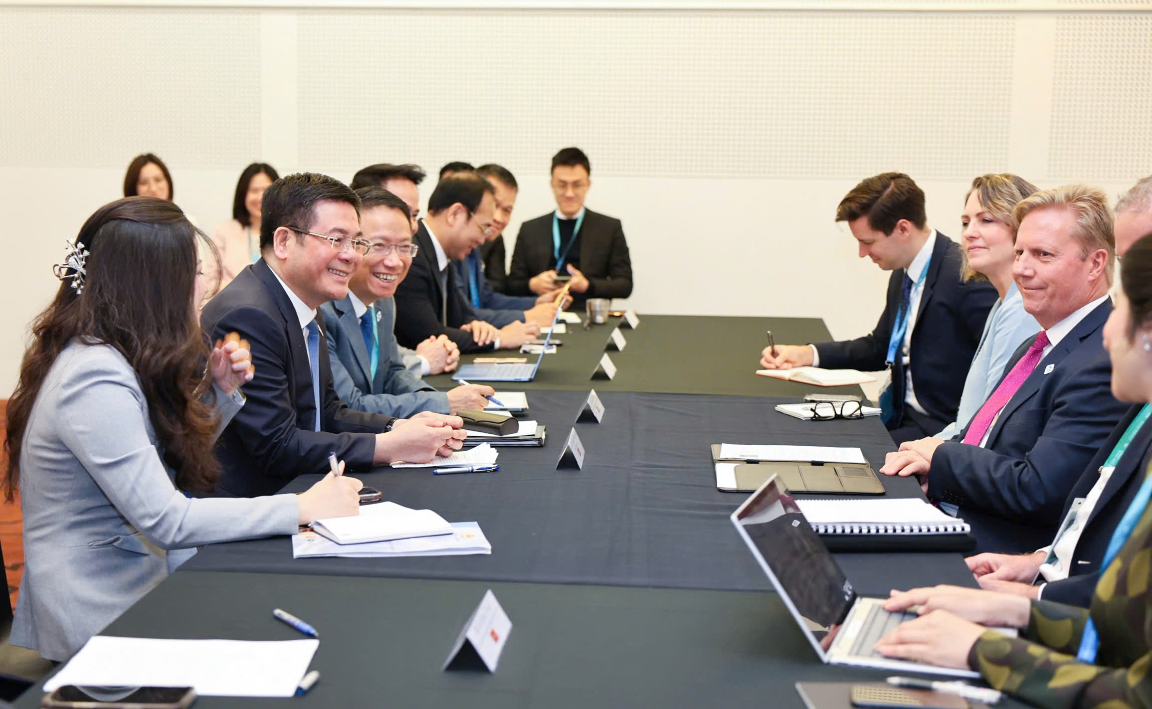 Bộ trưởng Nguyễn Hồng Diên tại cuộc họp với Bộ trưởng Thương mại  Đầu tư New Zealand Todd McClay.