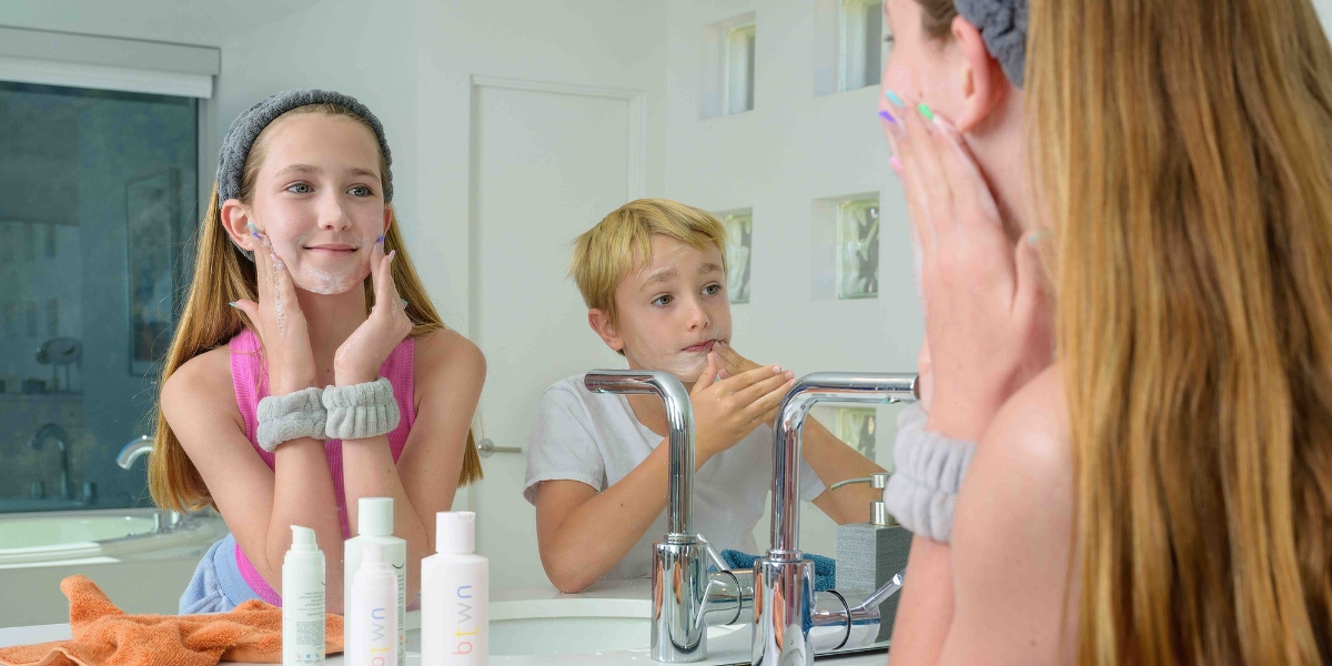 Với Gen Alpha, chăm sóc da cho trẻ chỉ nên mang tính chức năng: làm sạch dịu nhẹ, dưỡng ẩm nếu da bị khô và bảo vệ da khỏi nắng.