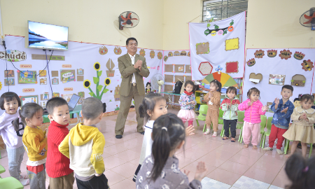 Những thầy giáo đứng lớp mầm non trên vùng cao Thanh Hóa
