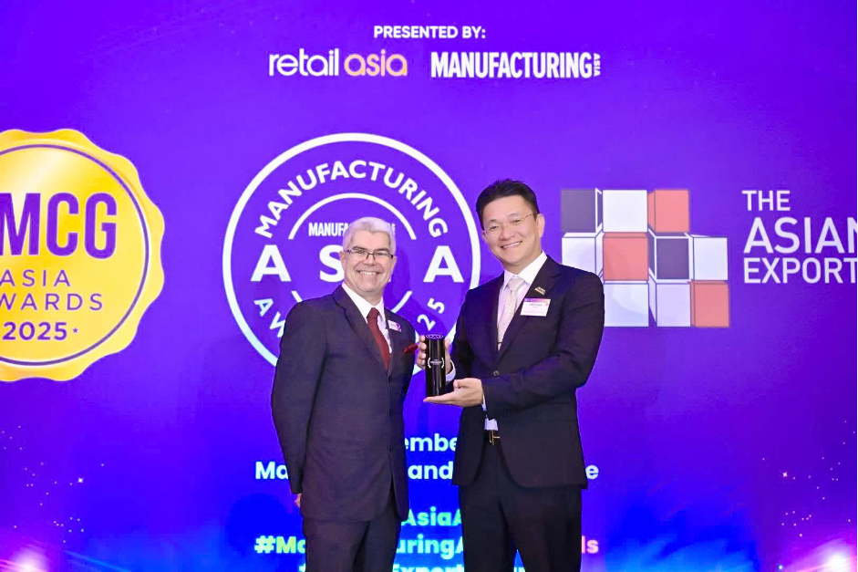 Mr. Nguyen Le Anh Tuan, CEO of ATAD Steel Structure Corporation, representing the company on stage to receive the award.