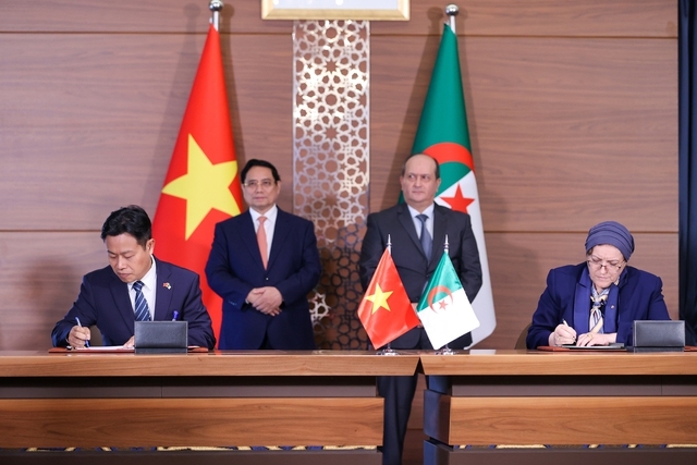 Seven cooperation deals between Vietnam and Algeria signed