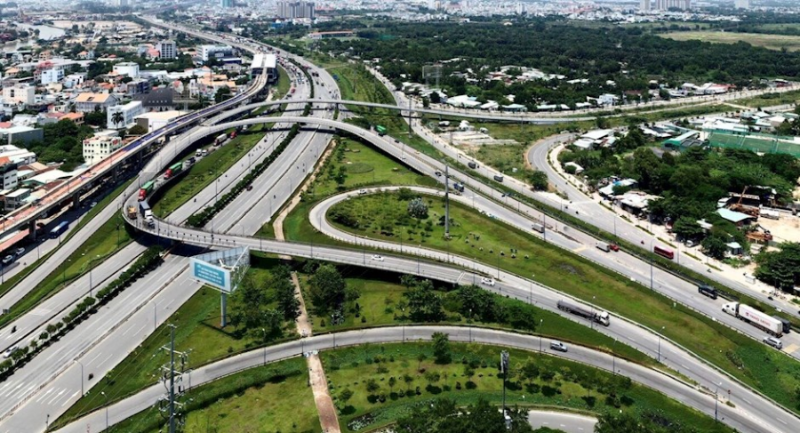 PM urges acceleration to meet 3,000 km expressway goal by 2025