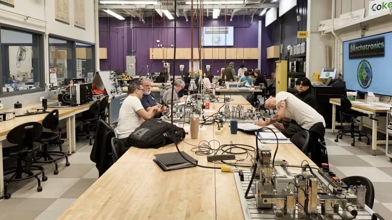 Chương trình cơ điện tử của Cao đẳng Sierra nhằm mục đích đào tạo thế hệ tài năng sản xuất tiếp theo