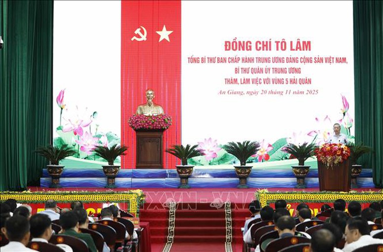 Tổng Bí thư yêu cầu phối hợp chặt chẽ với cấp ủy, chính quyền địa phương và các lực lượng thực hiện tốt vai trò nòng cốt trong xây dựng nền quốc phòng toàn dân và thế trận chiến tranh nhân dân trên biển - Ảnh: TTXVN