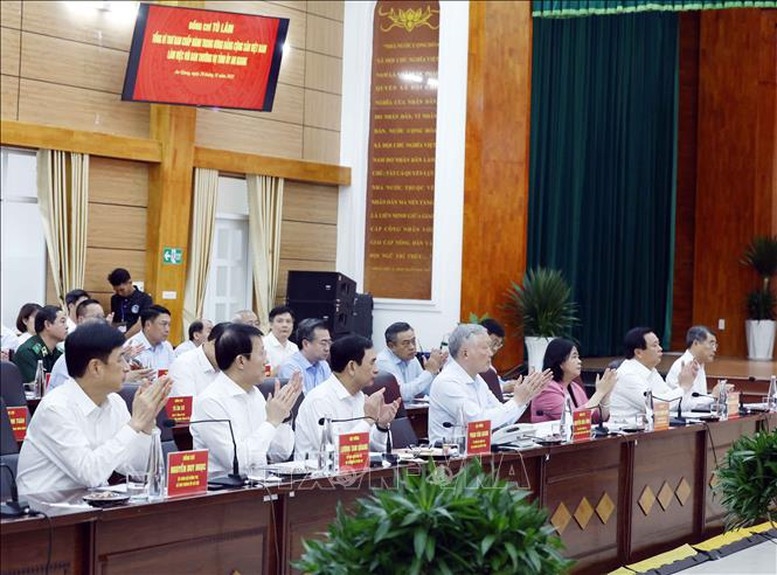 Các đại biểu tham dự buổi làm việc - Ảnh: TTXVN