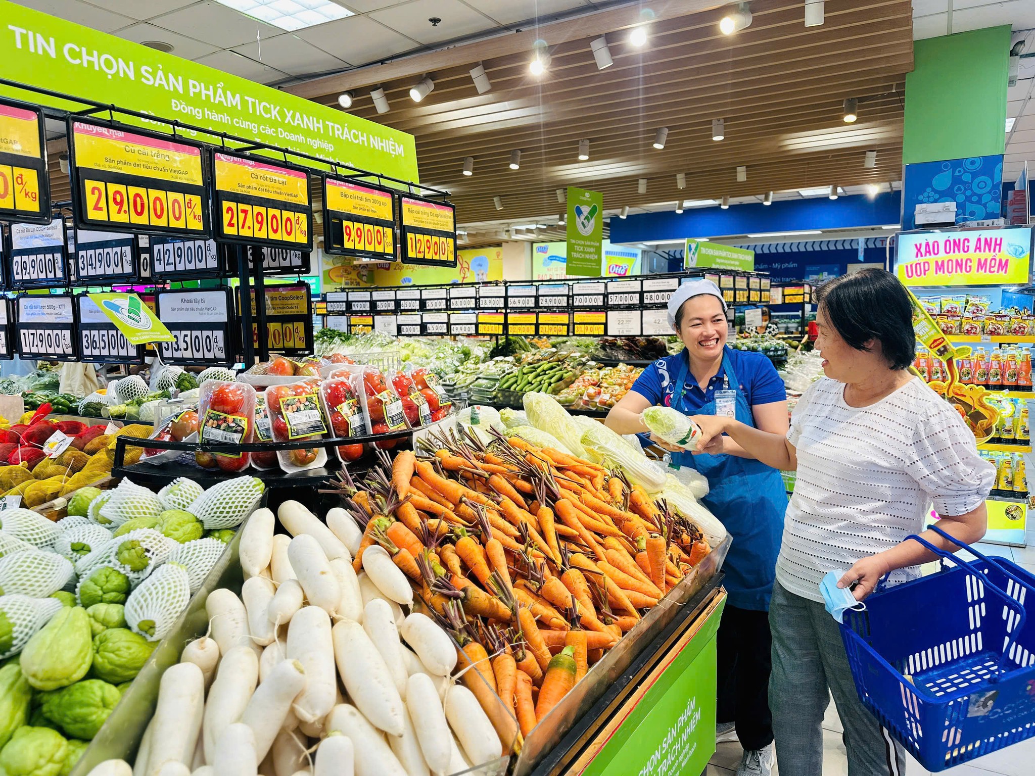 Thời tiết bất lợi đẩy giá rau xanh tăng vọt