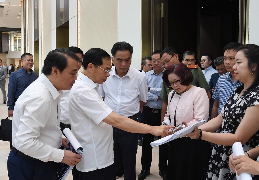 Phó Thủ tướng yêu cầu mọi công tác chuẩn bị phải hoàn thành trước ngày 24/11 - Ảnh: VGP/Hải Minh.