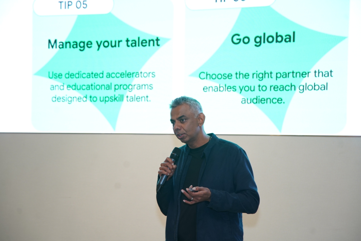 Ông Aditya Swamy, Giám đốc Điều hành Google Play khu vực Đông Nam Á, Ấn Độ và Australia, chia sẻ để tạo ra những “Flappy Bird thế hệ mới” cho thị trường game Việt. Ảnh: Google.