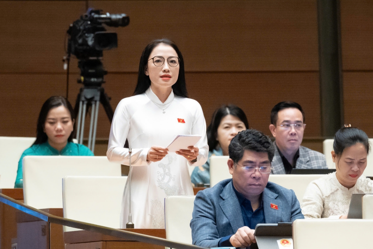 Đại biểu&nbsp;Trần Khánh Thu, Đoàn ĐBQH tỉnh Hưng&nbsp;Yên. Ảnh: Quochoi.vn.