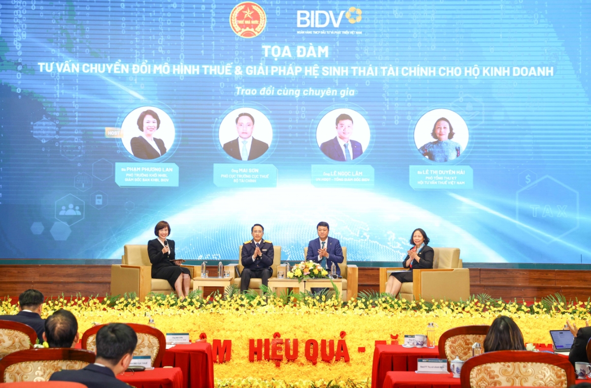 Lãnh đạo Cục Thuế, BIDV và Hội tư vấn Thuế tham gia Tọa đàm tư vấn chuyển đổi mô hình thuế và giải pháp hệ sinh thái tài chính cho hộ kinh doanh.