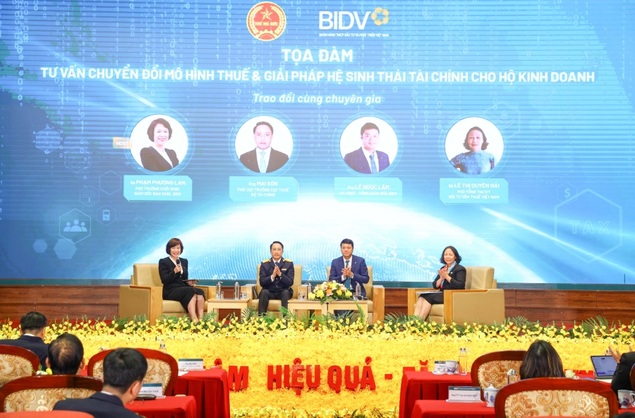 Lãnh đạo Cục Thuế, BIDV và Hội tư vấn Thuế tham gia Tọa đàm tư vấn chuyển đổi mô hình thuế và giải pháp hệ sinh thái tài chính cho hộ kinh doanh.