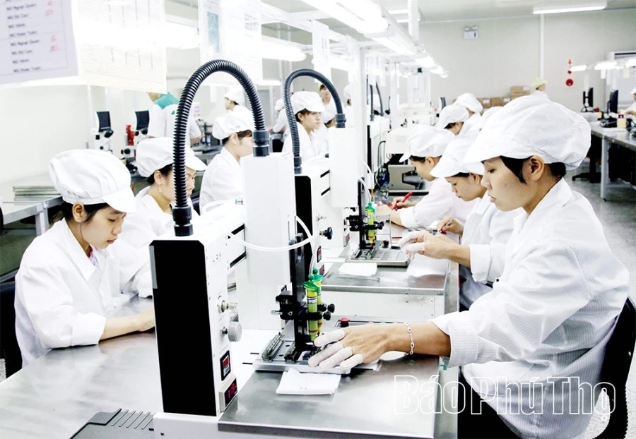 Sản xuất linh kiện điện tử tại Công ty TNHH Jahwa Vina, Khu công nghiệp Khai Quang. (Nguồn ảnh: Báo Phú Thọ)