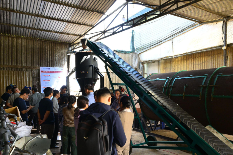 The biochar gasification kiln model utilizing locally available agricultural wastes has been warmly welcomed by local farmers.