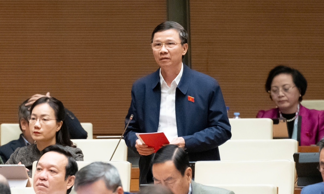 Đại biểu Nguyễn Văn Thi, Đoàn ĐBQH tỉnh Bắc Ninh đề nghị đánh giá hiệu quả hoạt động của mô hình đại học vùng trong thời gian qua. Ảnh: Quochoi.vn.