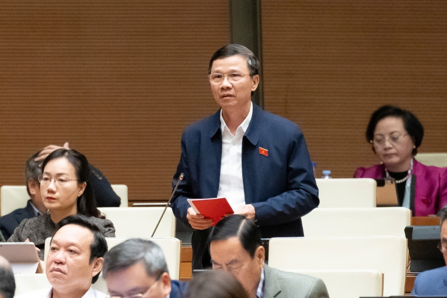 Đại biểu Nguyễn Văn Thi, Đoàn ĐBQH tỉnh Bắc Ninh đề nghị đánh giá hiệu quả hoạt động của mô hình đại học vùng trong thời gian qua. Ảnh: Quochoi.vn.