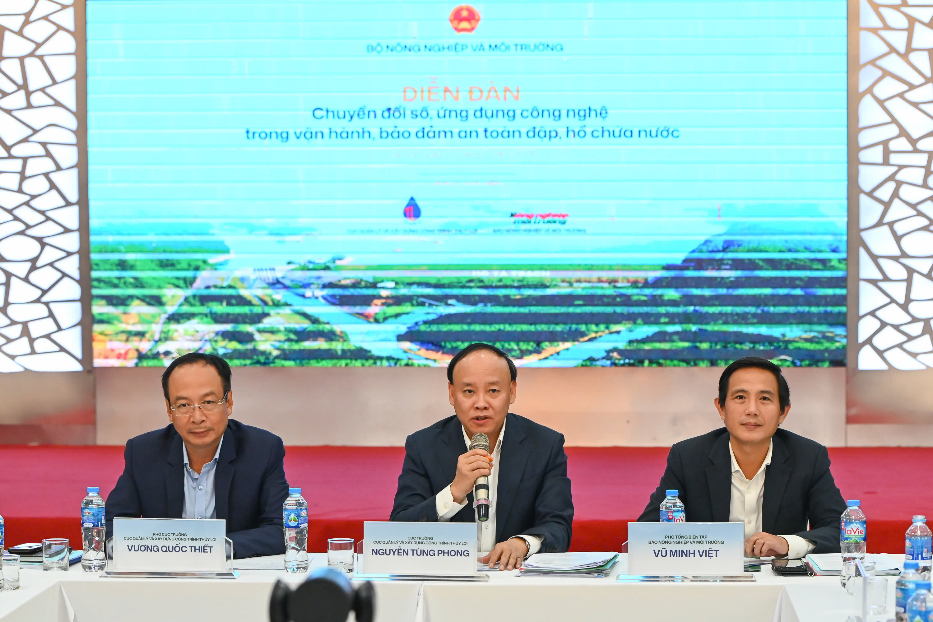 Diễn đàn diễn ra tại Hà Nội vào chiều 21/11/2025.