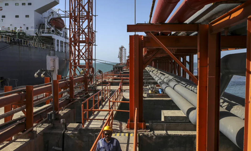 48 triệu thùng dầu Nga có thể bị mắc kẹt trên biển vì lệnh trừng phạt của Mỹ