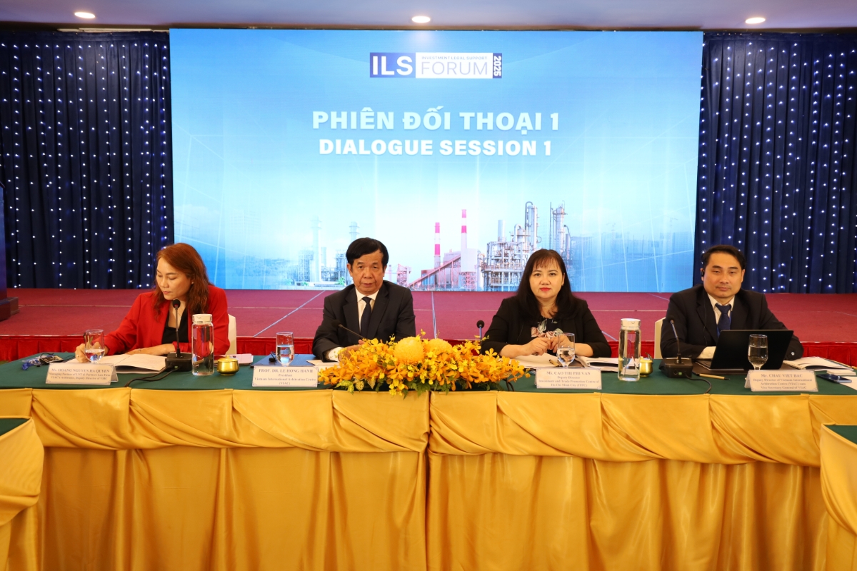 Phiên đối thoại đầu tiên tập trung vào pháp lý và triển khai hạ tầng kỹ thuật khu công nghiệp.