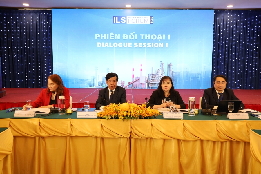 Phiên đối thoại đầu tiên tập trung vào pháp lý và triển khai hạ tầng kỹ thuật khu công nghiệp.