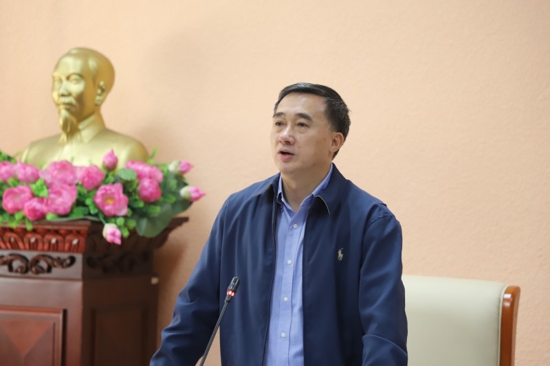 Thứ trưởng Trần Văn Thuấn chủ trì cuộc họp xây dựng dự thảo Nghị quyết về việc ban hành cơ chế, chính sách đặc thù cho cơ sở 2 Bệnh viện Bạch Mai, Việt Đức. Ảnh: MOH.